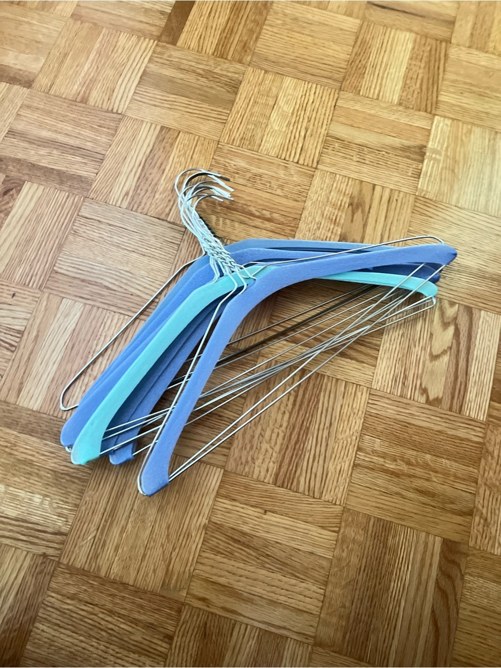 12 Hangers